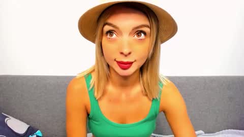 Snapshot of ellen_flow chatting on 5, 10, 2025 ellen_flow online show from 5, 10, 2025