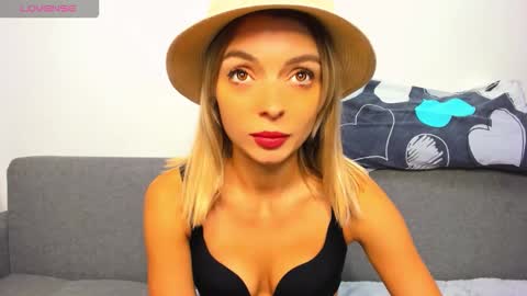 Snapshot of ellen_flow chatting on 21, 10, 2025 ellen_flow online show from 21, 10, 2025