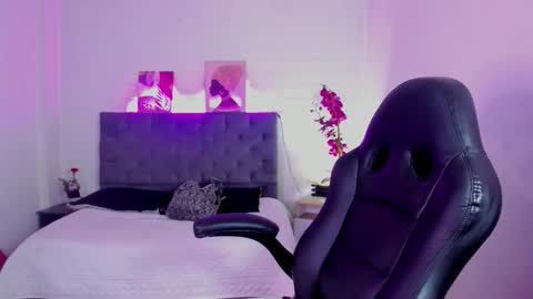  Ellie   online show from 19, 12, 2025