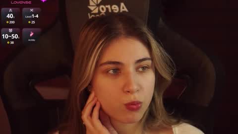 Snapshot of elliecutes chatting on 18, 2, 2025 elliecutes online show from 18, 2, 2025