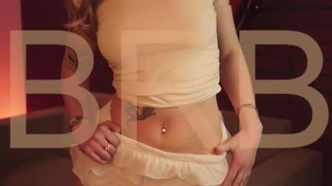 Snapshot of elliecutes chatting on 13, 10, 2025 elliecutes online show from 13, 10, 2025