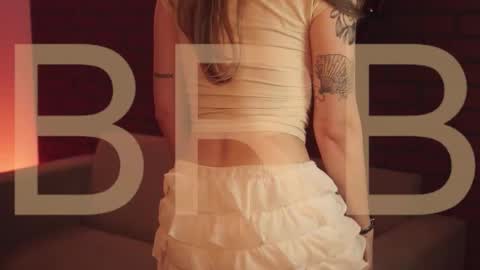 Snapshot of elliecutes chatting on 17, 10, 2025 elliecutes online show from 17, 10, 2025