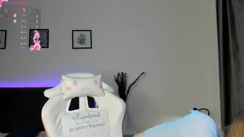 Snapshot of elliedi chatting on 20, 10, 2025 elliedi online show from 20, 10, 2025