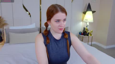 EllieLarson online show from 25, 10, 2025