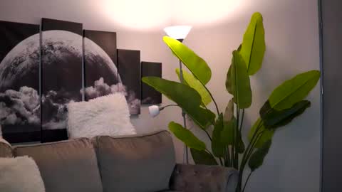 Ellie online show from 14, 12, 2025