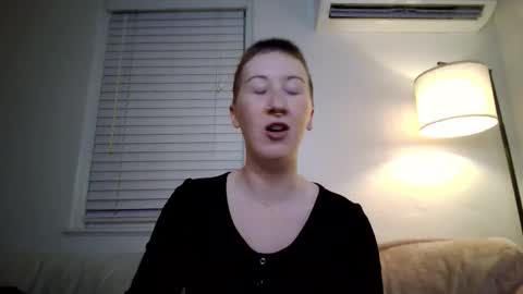 Ellie Rowyn online show from 25, 11, 2025