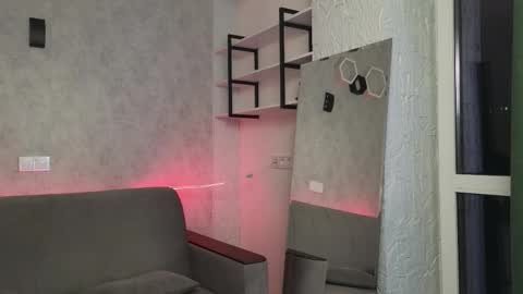 elliot_muscle04 online show from 5, 11, 2025