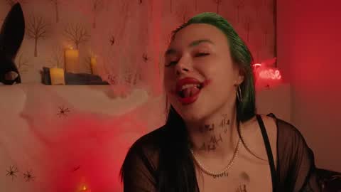 Snapshot of ellisweettease chatting on 31, 10, 2025 ElliSweettease online show from 31, 10, 2025