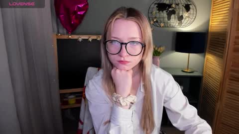 Snapshot of elliup chatting on 10, 10, 2025 elliup online show from 10, 10, 2025