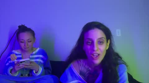 Elli X Raven online show from 2, 4, 2026