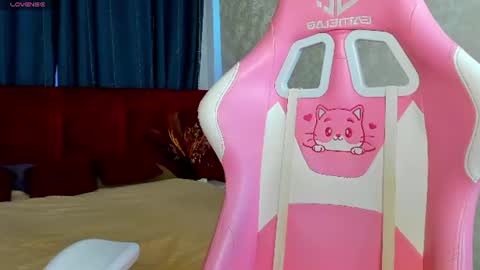 Snapshot of elly_bloomm chatting on 3, 8, 2026 Elly Bloomm online show from 3, 8, 2026