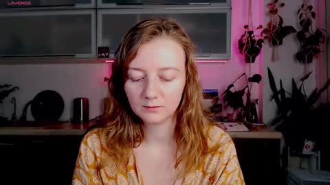 elly_helly online show from 14, 12, 2025