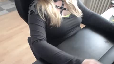 Elly online show from 13, 10, 2025