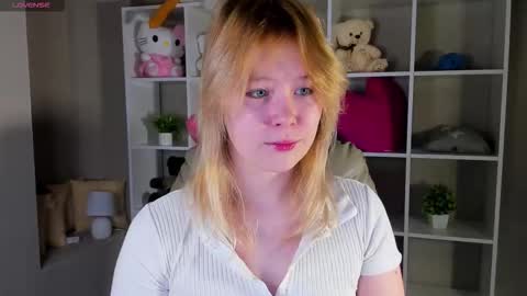 Snapshot of ellya_castro chatting on 15, 9, 2025 ellya_castro online show from 15, 9, 2025