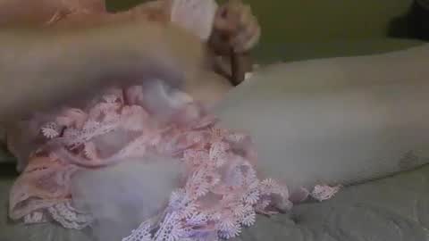 Snapshot of ellyjellybean chatting on 13, 10, 2025 ellyjellybean online show from 13, 10, 2025