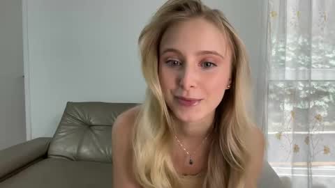 ellykeyofficial online show from 8, 6, 2026