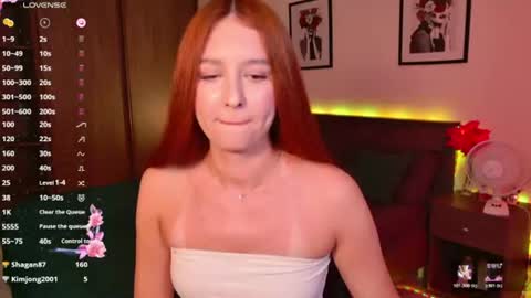 Snapshot of ellypeach chatting on 12, 6, 2026 EllyPeach online show from 12, 6, 2026