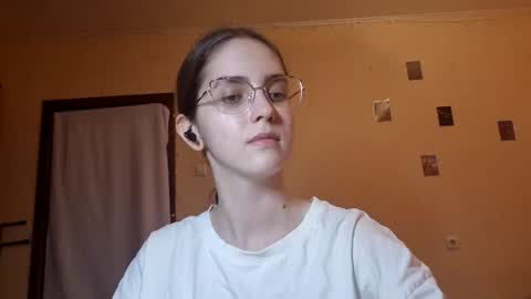 Snapshot of elmeraurora chatting on 18, 6, 2026 Kate online show from 18, 6, 2026