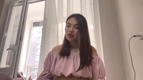 Snapshot of eloisetatsuhara chatting on 19, 10, 2025 Alice online show from 19, 10, 2025
