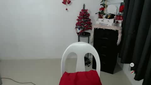 Snapshot of elora_charming chatting on 8, 1, 2025 elora_charming online show from 8, 1, 2025
