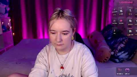 Snapshot of elovinora chatting on 28, 12, 2024 Ela give me a thumbs up if you like it  and this is important for the development of the account online show from 28, 12, 2024