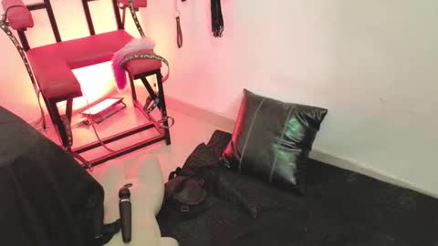 Snapshot of elowen_halley1 chatting on 5, 1, 2026 elowen_halley1 online show from 5, 1, 2026