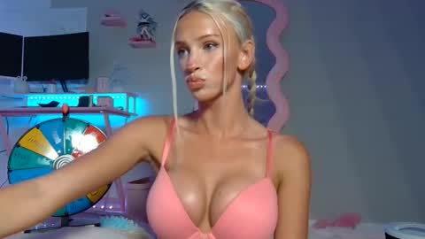 Snapshot of elsa_may chatting on 14, 4, 2026 elsa_may online show from 14, 4, 2026