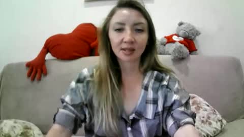 Snapshot of elvaarno chatting on 19, 9, 2025 ElvaArno online show from 19, 9, 2025