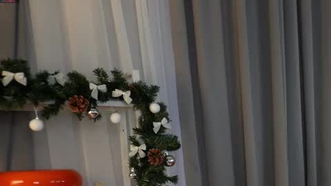 Erica  online show from 15, 12, 2025