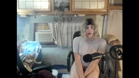 Snapshot of elvymay chatting on 24, 10, 2025 elvymay online show from 24, 10, 2025