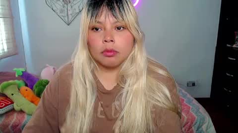 Snapshot of elymoon chatting on 23, 9, 2025 Ely online show from 23, 9, 2025