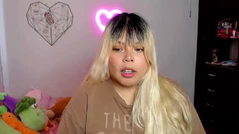 Snapshot of elymoon chatting on 2, 10, 2025 Ely online show from 2, 10, 2025