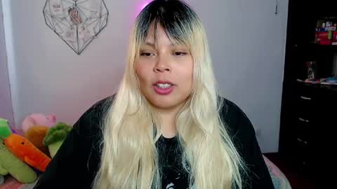 Snapshot of elymoon chatting on 6, 10, 2025 Ely online show from 6, 10, 2025