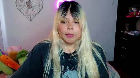 Snapshot of elymoon chatting on 10, 10, 2025 Ely online show from 10, 10, 2025