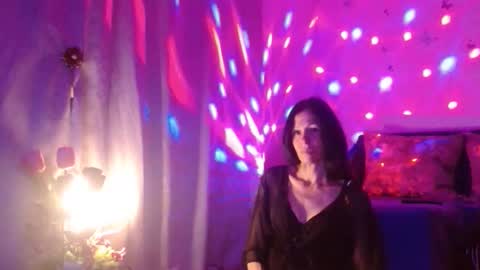 Elisa online show from 4, 10, 2025