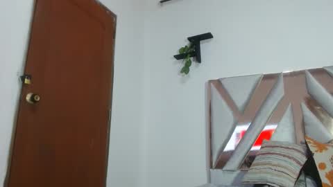 Snapshot of elythonsom chatting on 22, 12, 2025 ElyThonsom online show from 22, 12, 2025