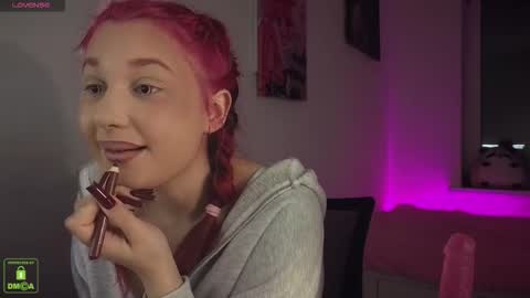 Snapshot of em1l1a chatting on 26, 10, 2025 Em1l1a online show from 26, 10, 2025