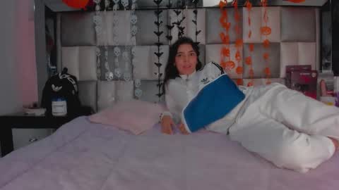 ema y cami online show from 24, 10, 2025