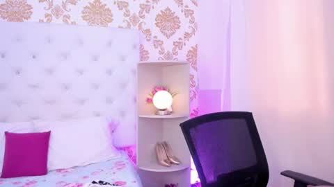 Ema Lambert  online show from 12, 1, 2026