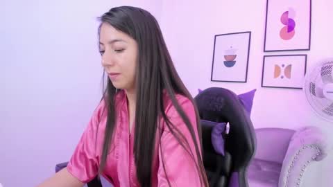 Ema louisx  online show from 14, 1, 2025