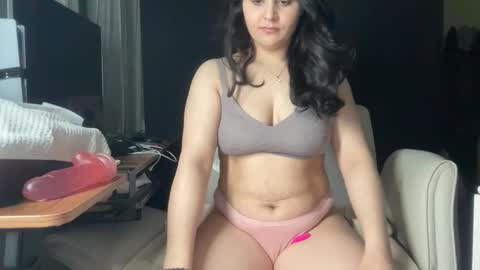 Ema Love online show from 4, 2, 2026