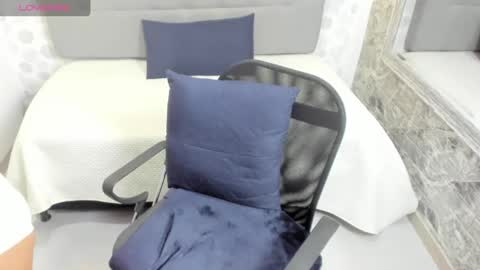 emahills__axelrose online show from 13, 9, 2025