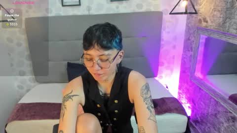 emahills__axelrose online show from 18, 10, 2025