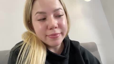 Snapshot of emberbunny chatting on 4, 11, 2025 Alice online show from 4, 11, 2025