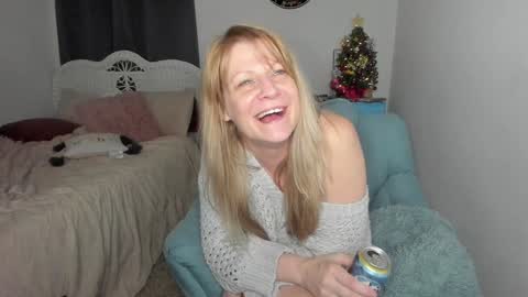 Snapshot of emberpheonixxx chatting on 20, 12, 2024 Ember Pheonixxx online show from 20, 12, 2024