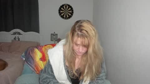 Snapshot of emberpheonixxx chatting on 6, 1, 2025 Ember Pheonixxx online show from 6, 1, 2025