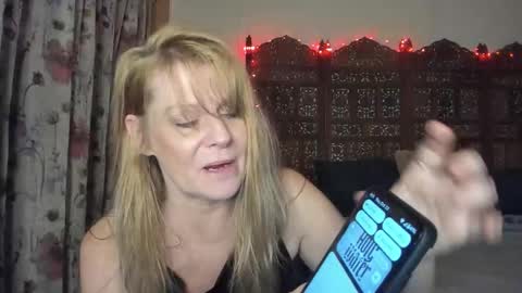 Snapshot of emberpheonixxx chatting on 23, 10, 2025 Ember Pheonixxx online show from 23, 10, 2025