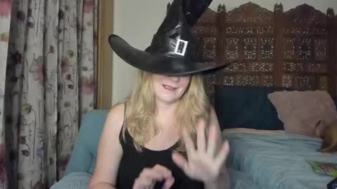 Snapshot of emberpheonixxx chatting on 1, 11, 2025 Ember Pheonixxx online show from 1, 11, 2025