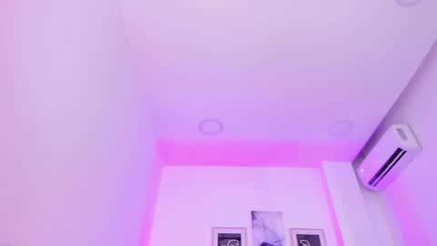 Snapshot of emelie_89 chatting on 21, 12, 2024 emelie_89 online show from 21, 12, 2024