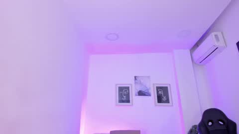 Snapshot of emelie_89 chatting on 4, 2, 2025 emelie_89 online show from 4, 2, 2025